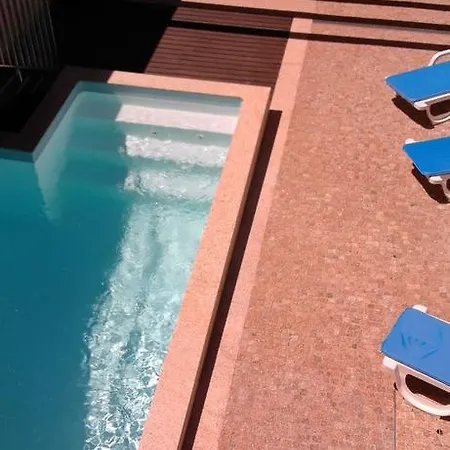 Almenara Suites 招待所 加亚新城